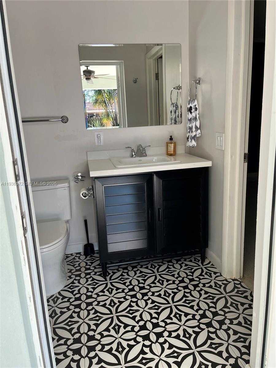 Small Image of 3912 GARFIELD ST, Hollywood Number 15