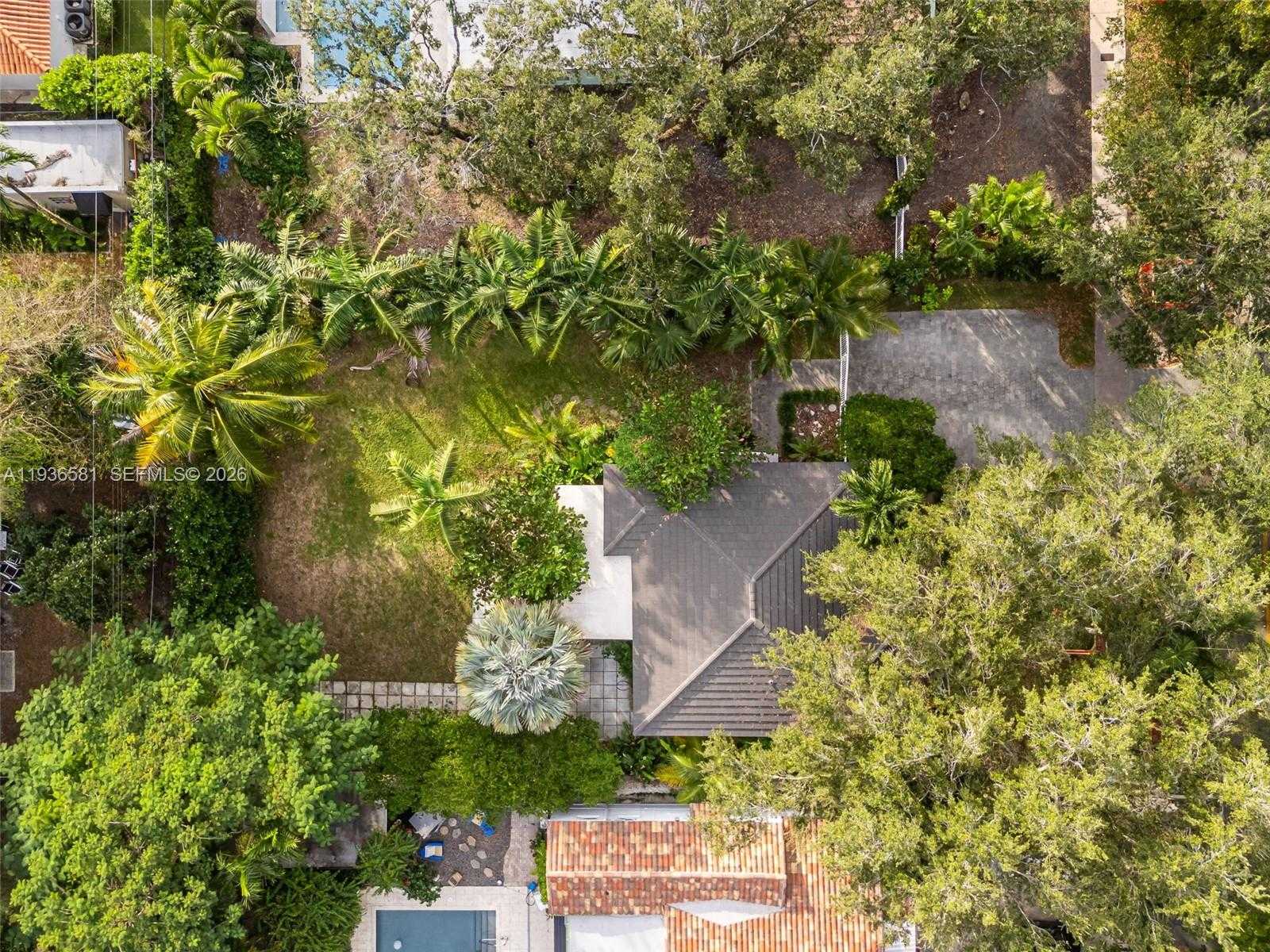 Small Image of 446 MADEIRA AVE, Coral Gables Number 25