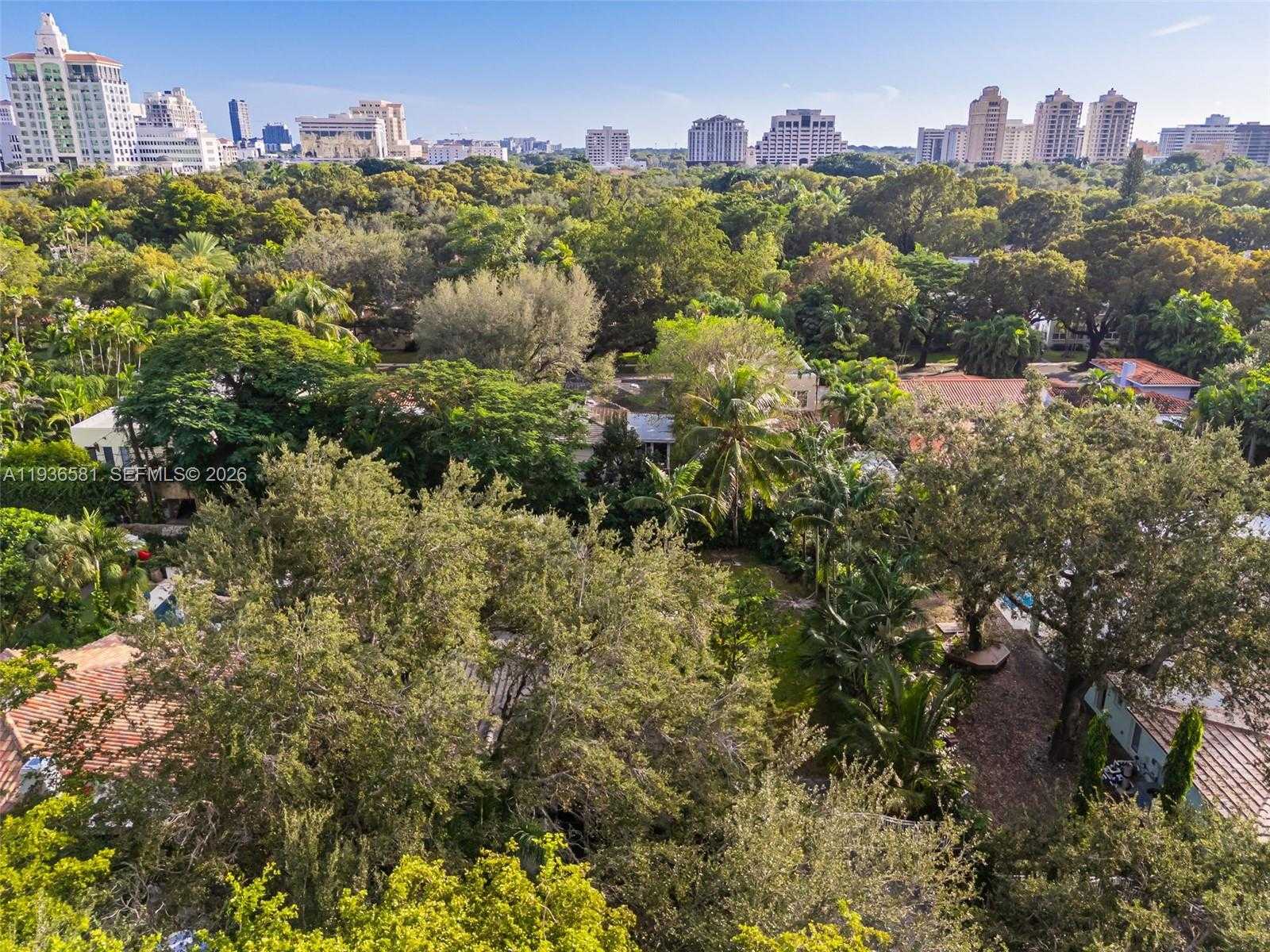 Small Image of 446 MADEIRA AVE, Coral Gables Number 30