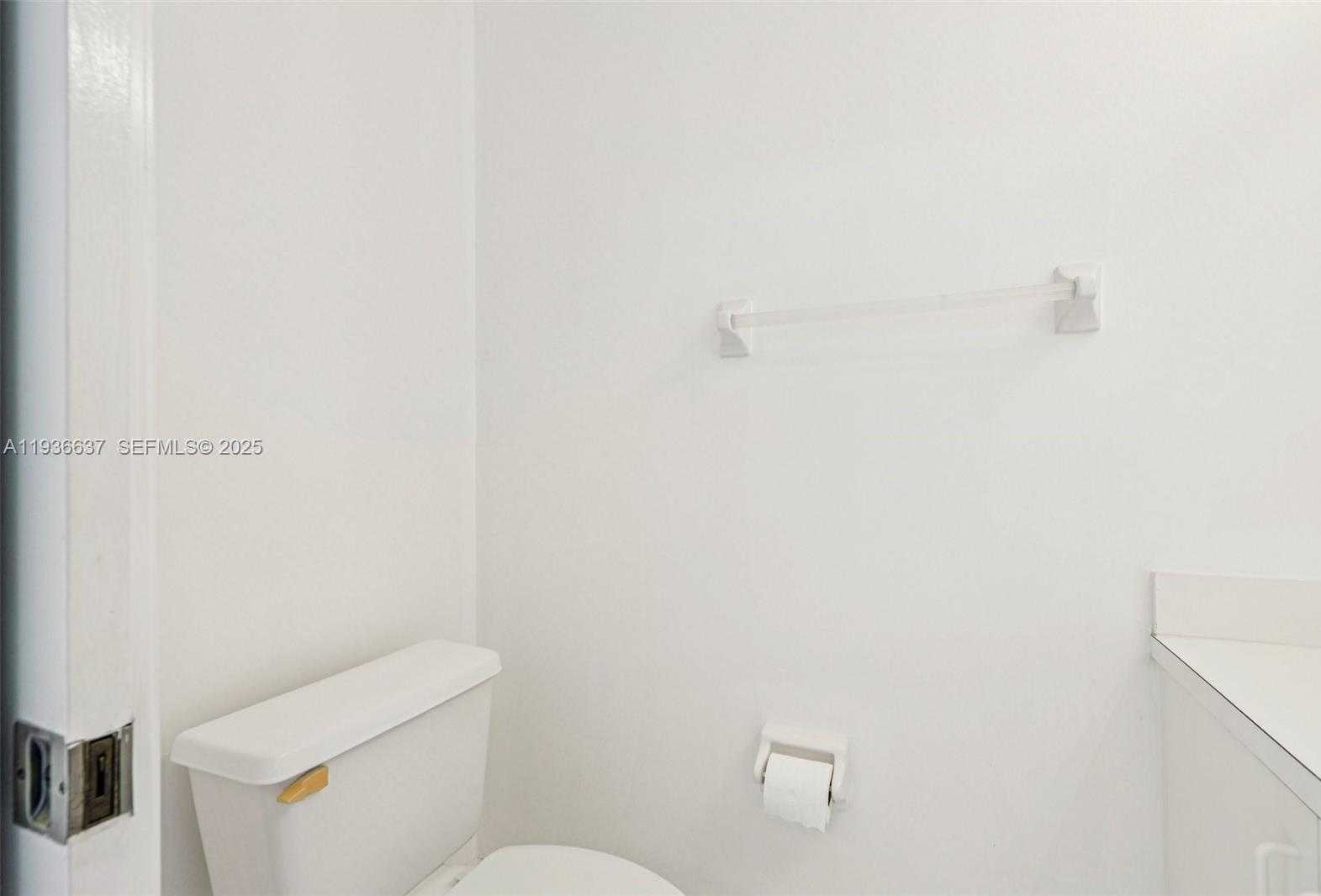 Small Image of 17811 SOUTH WEST 4TH CT, Pembroke Pines Number 15