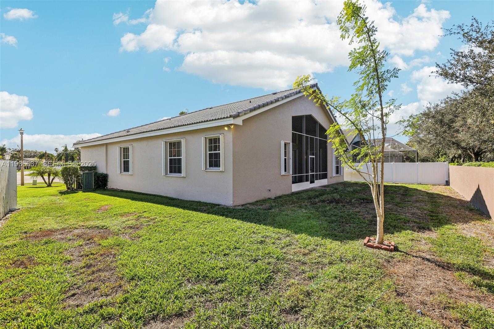 Small Image of 17811 SOUTH WEST 4TH CT, Pembroke Pines Number 54