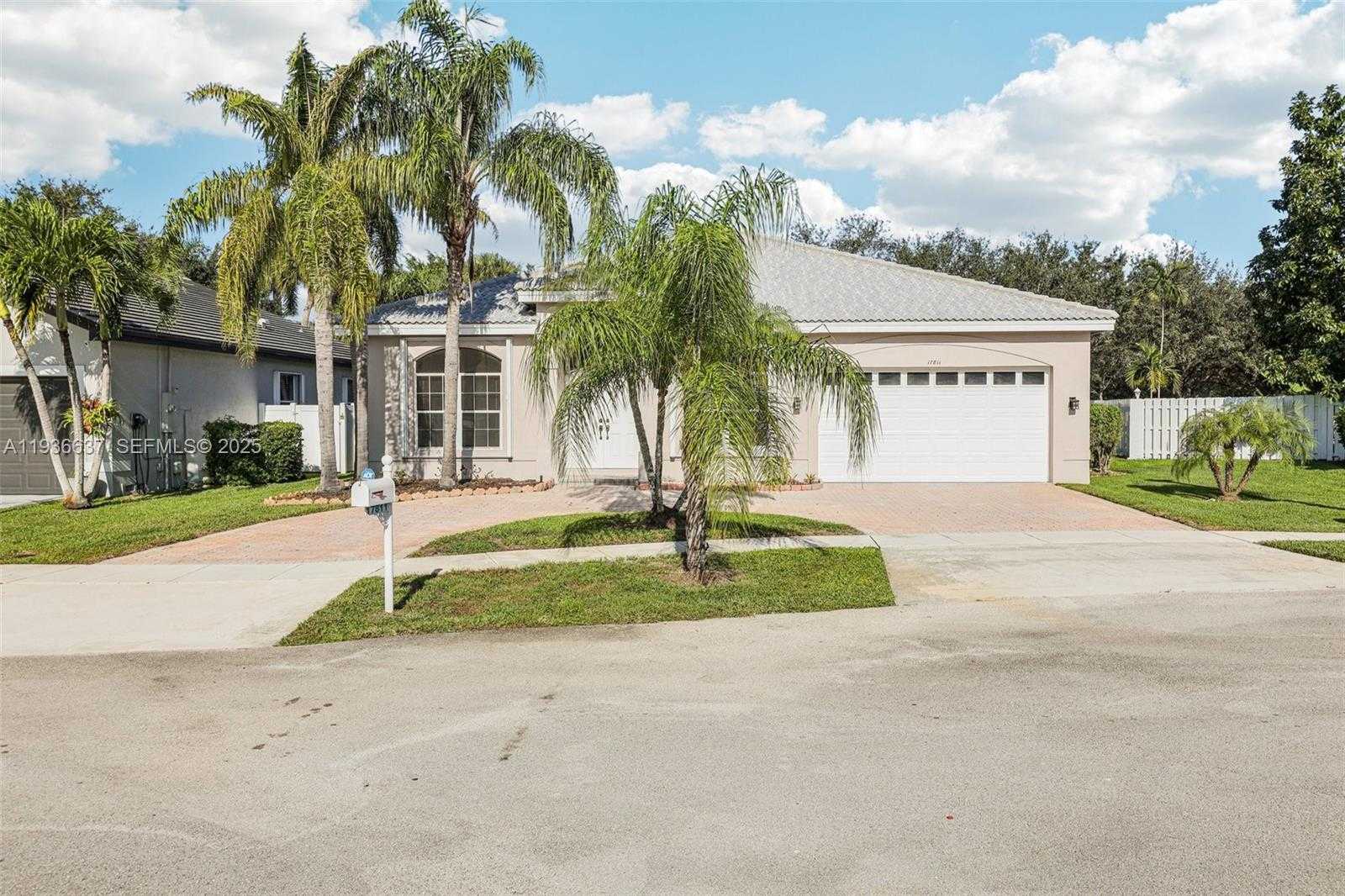 Small Image of 17811 SOUTH WEST 4TH CT, Pembroke Pines Number 56