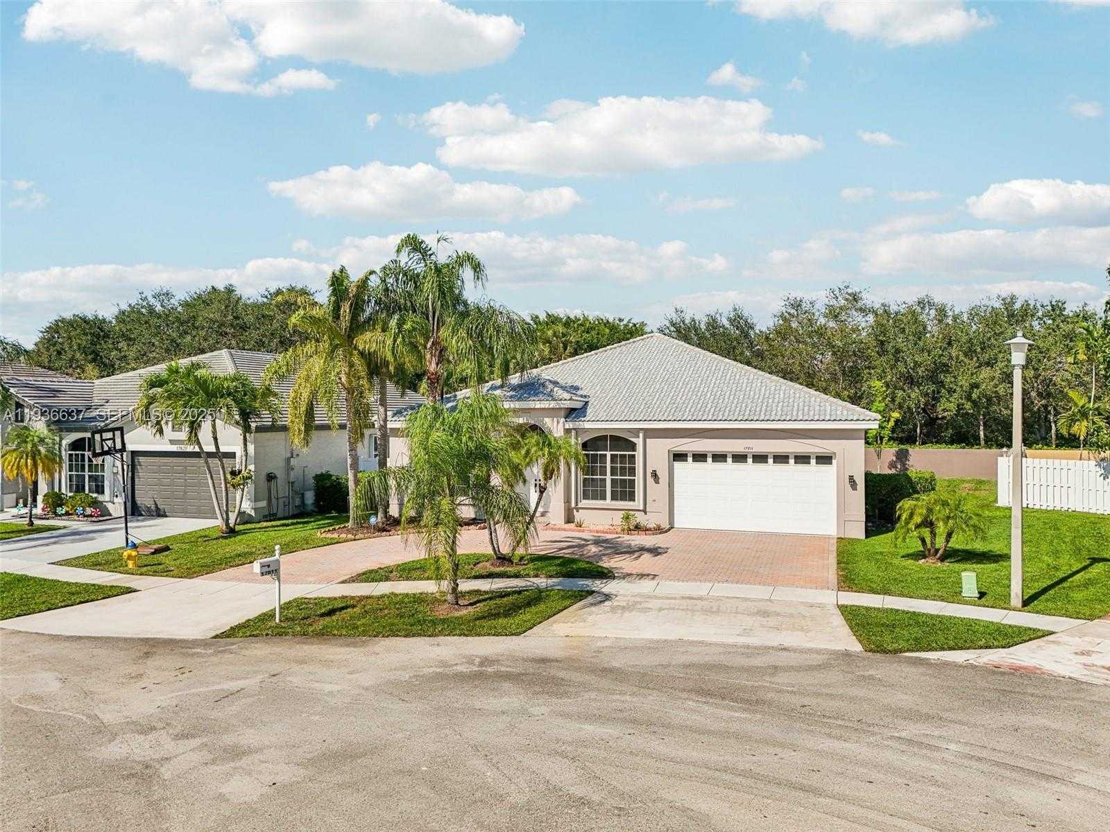 Small Image of 17811 SOUTH WEST 4TH CT, Pembroke Pines Number 57
