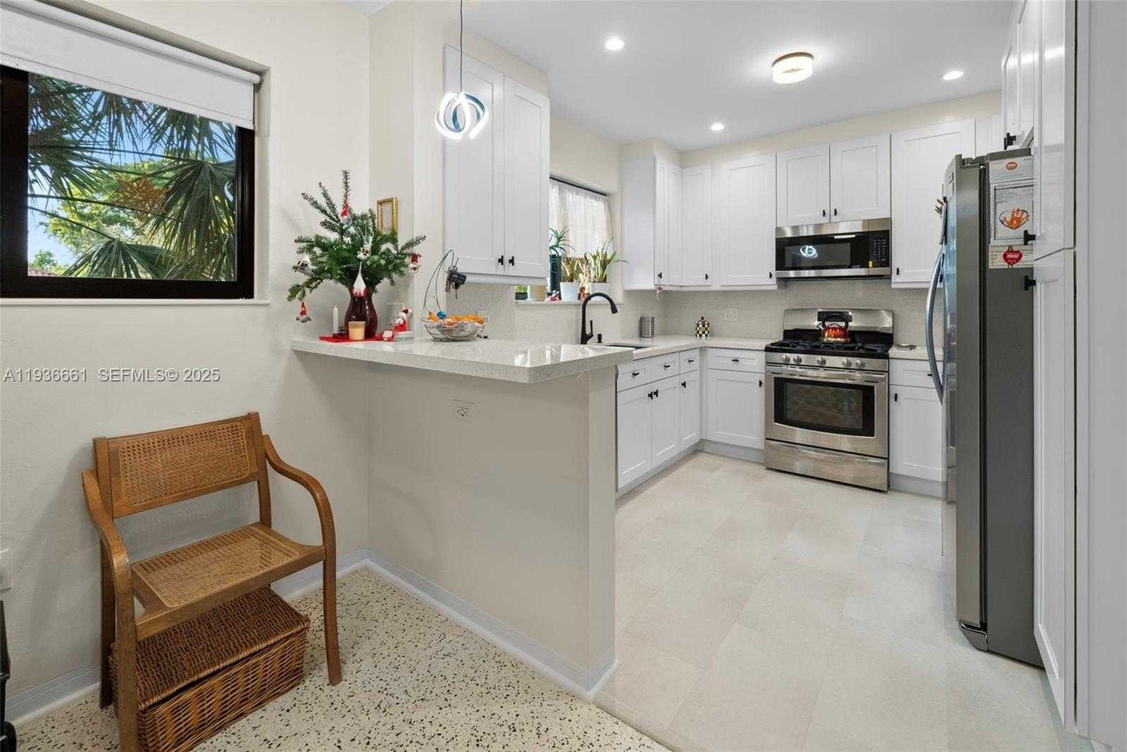 Small Image of 7517 CUTLASS AVE, North Bay Village Number 10