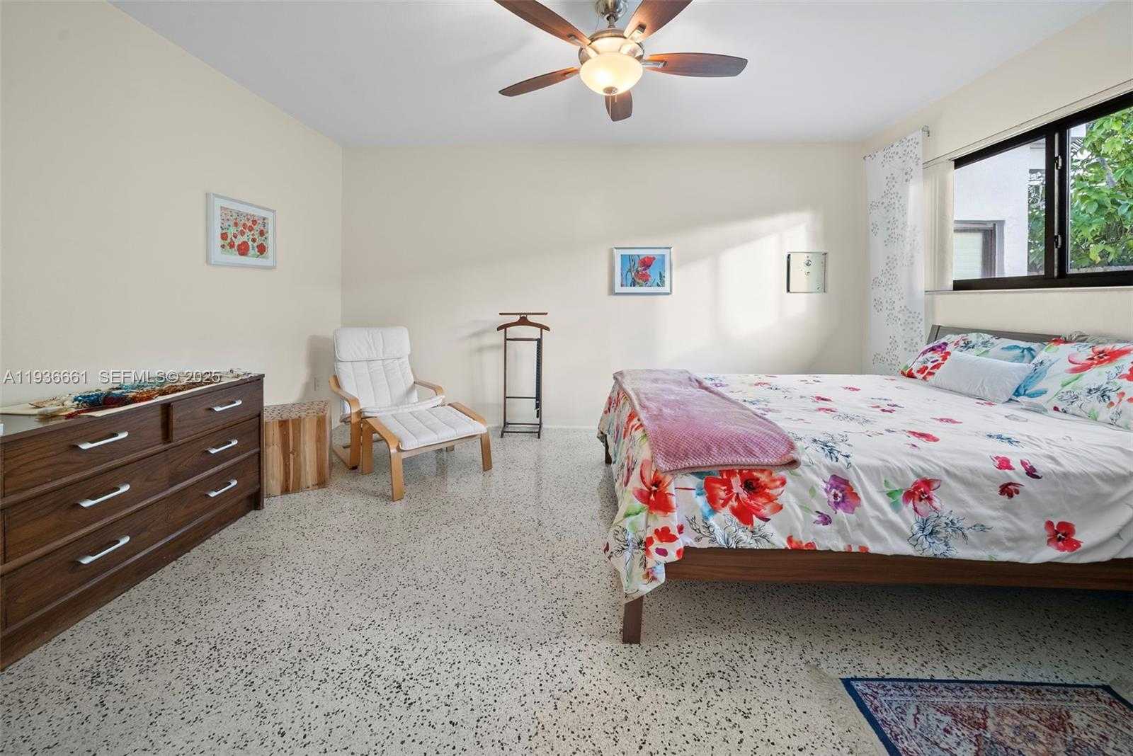 Small Image of 7517 CUTLASS AVE, North Bay Village Number 24