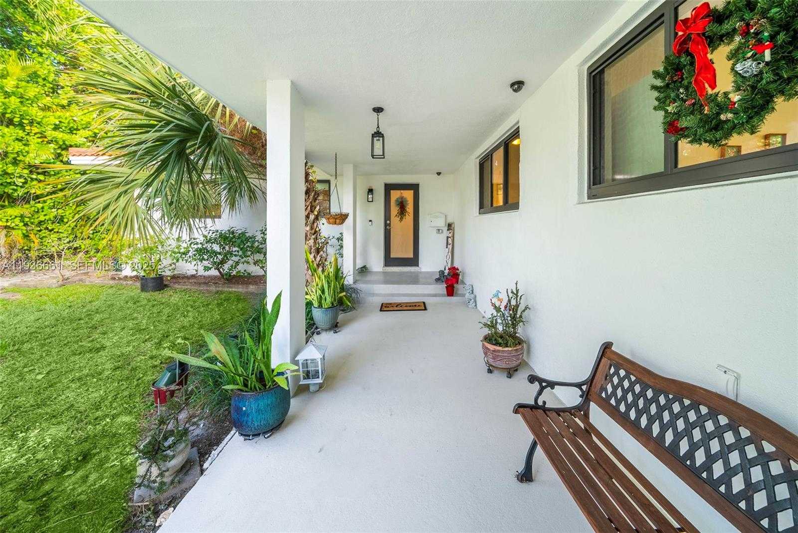 Small Image of 7517 CUTLASS AVE, North Bay Village Number 4