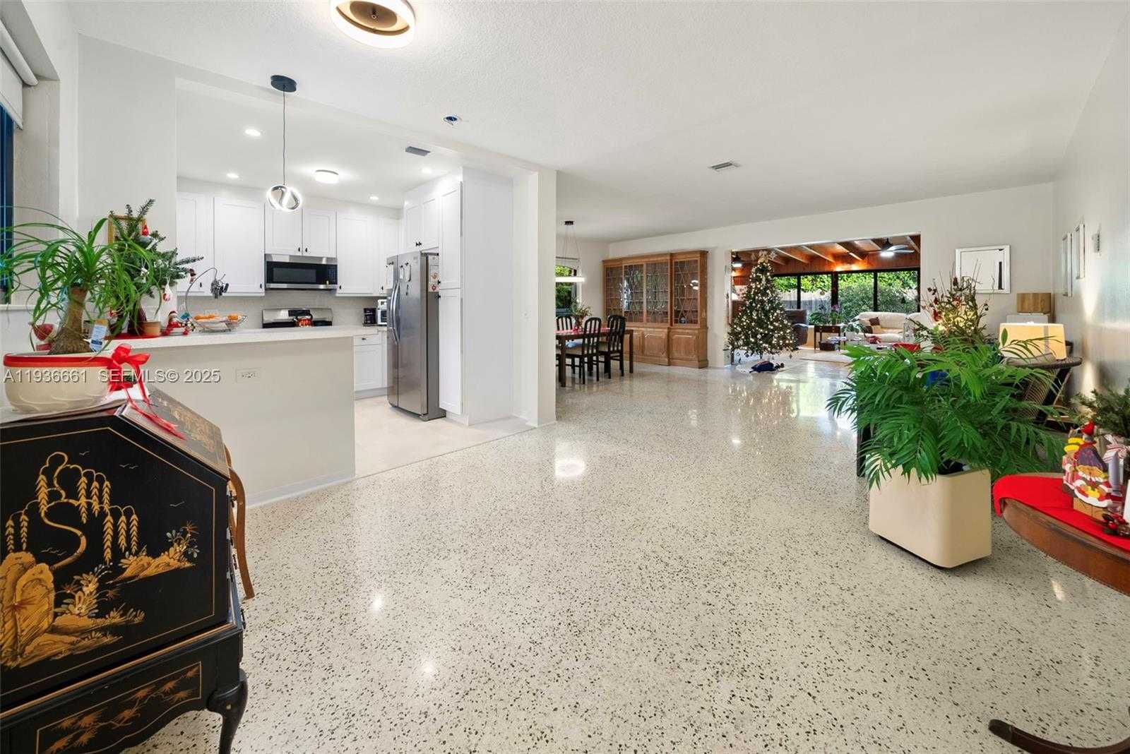 Small Image of 7517 CUTLASS AVE, North Bay Village Number 8