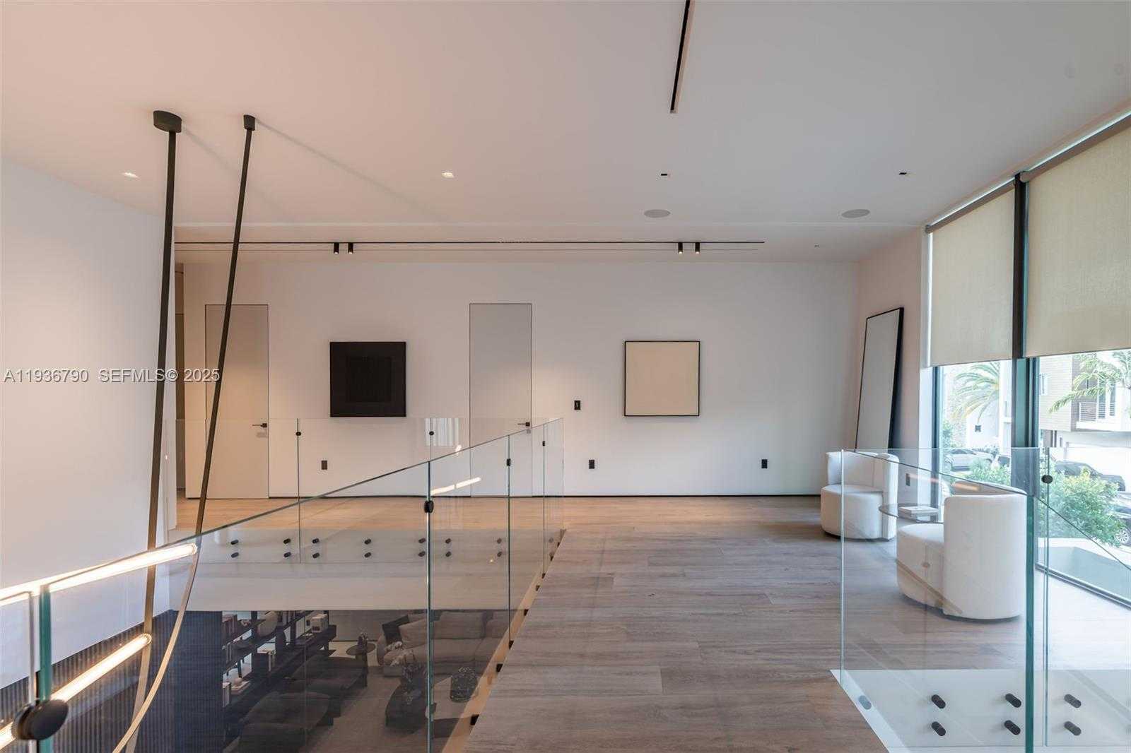 Small Image of 10540 NORTH WEST 67TH TER, Doral Number 26