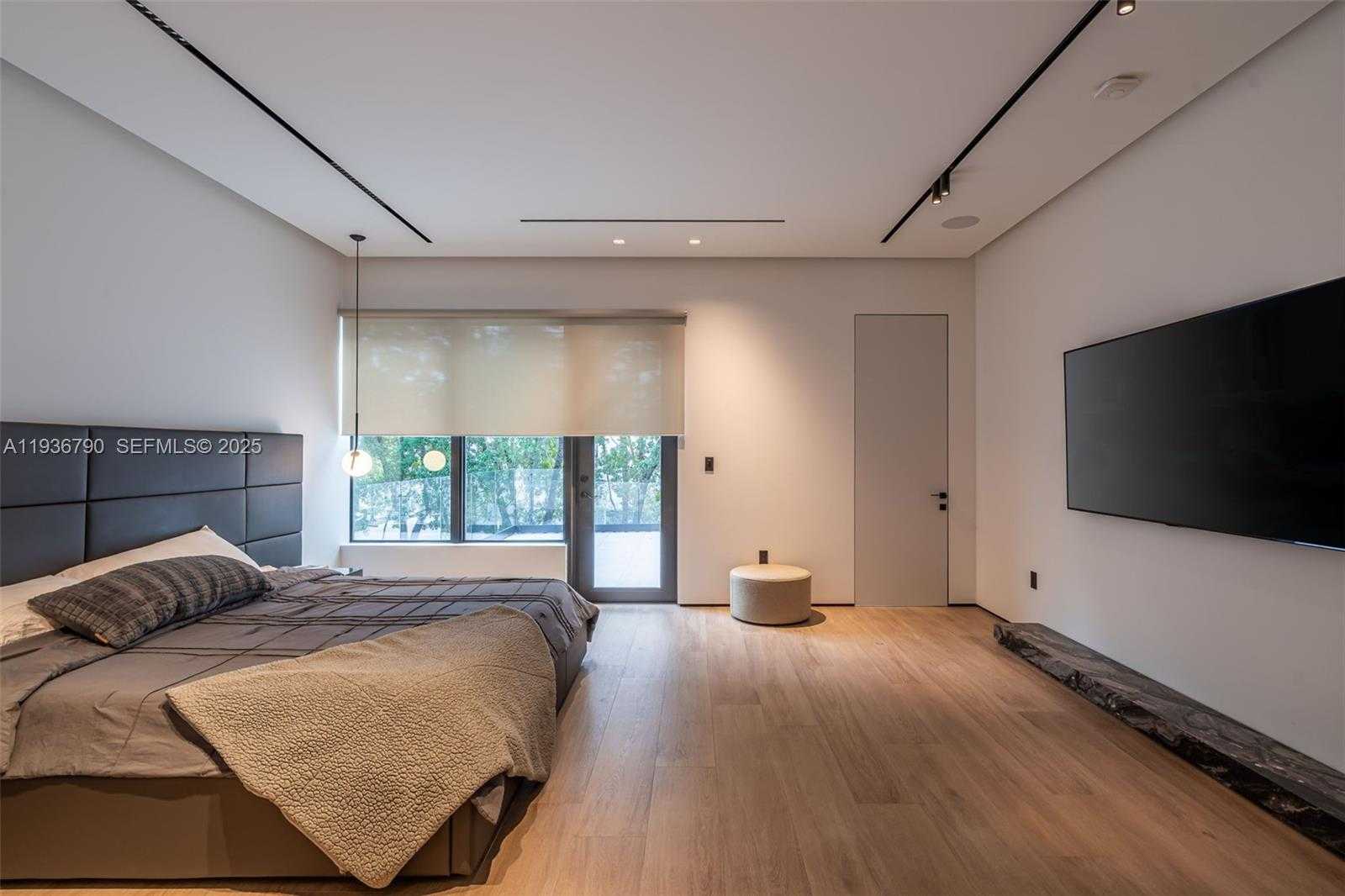 Small Image of 10540 NORTH WEST 67TH TER, Doral Number 28