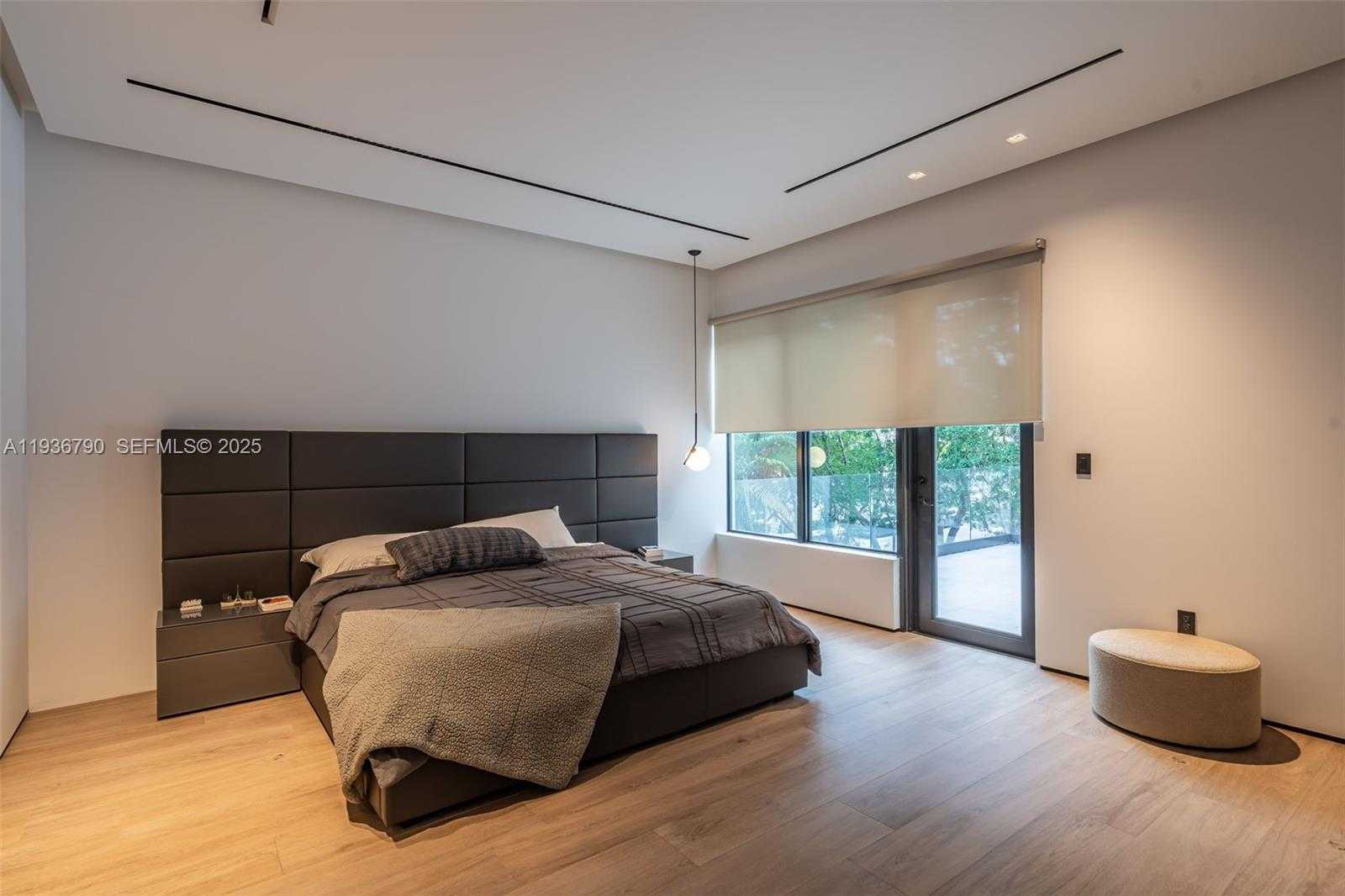 Small Image of 10540 NORTH WEST 67TH TER, Doral Number 29