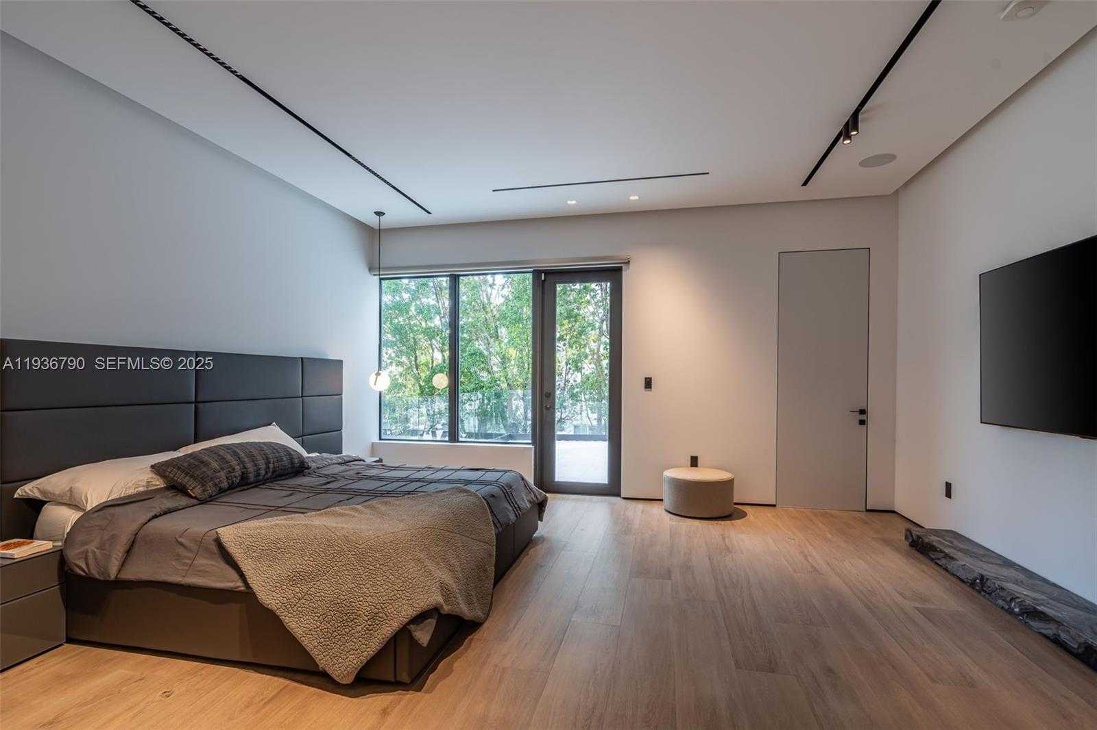 Small Image of 10540 NORTH WEST 67TH TER, Doral Number 32