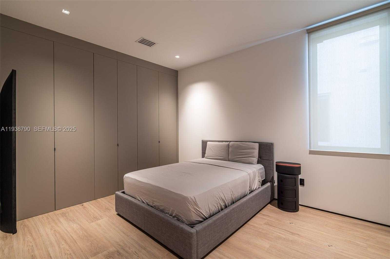 Small Image of 10540 NORTH WEST 67TH TER, Doral Number 37