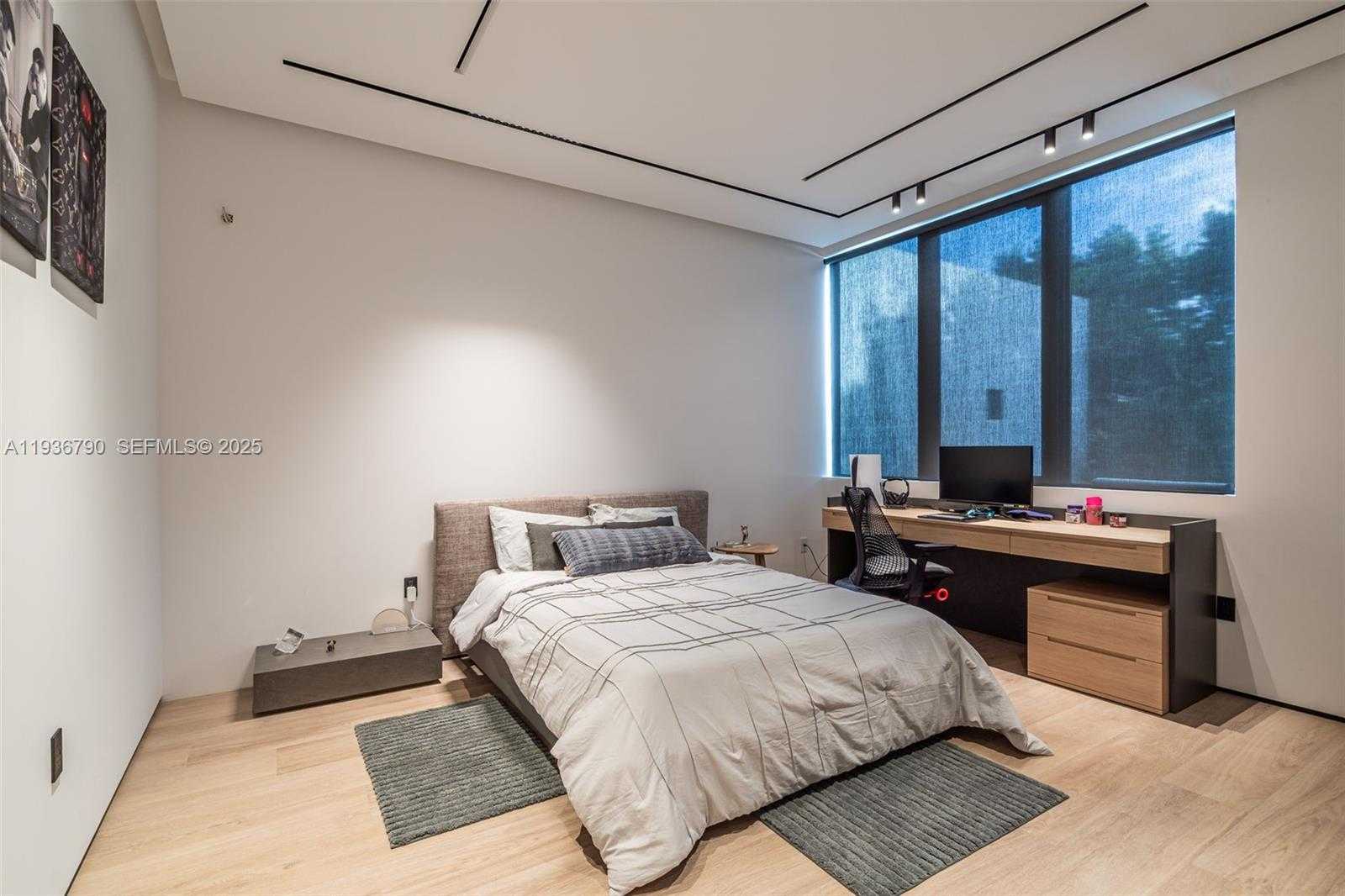 Small Image of 10540 NORTH WEST 67TH TER, Doral Number 40