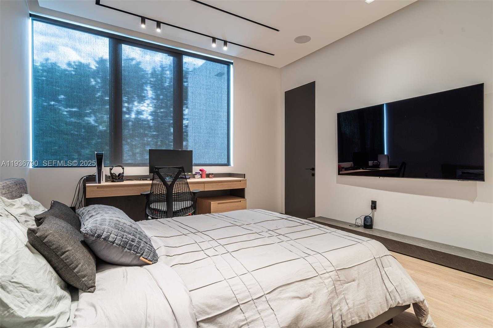 Small Image of 10540 NORTH WEST 67TH TER, Doral Number 41