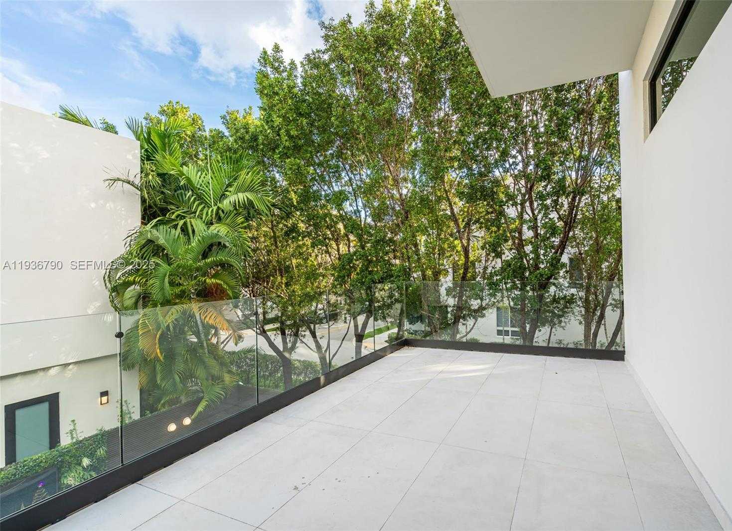 Small Image of 10540 NORTH WEST 67TH TER, Doral Number 47