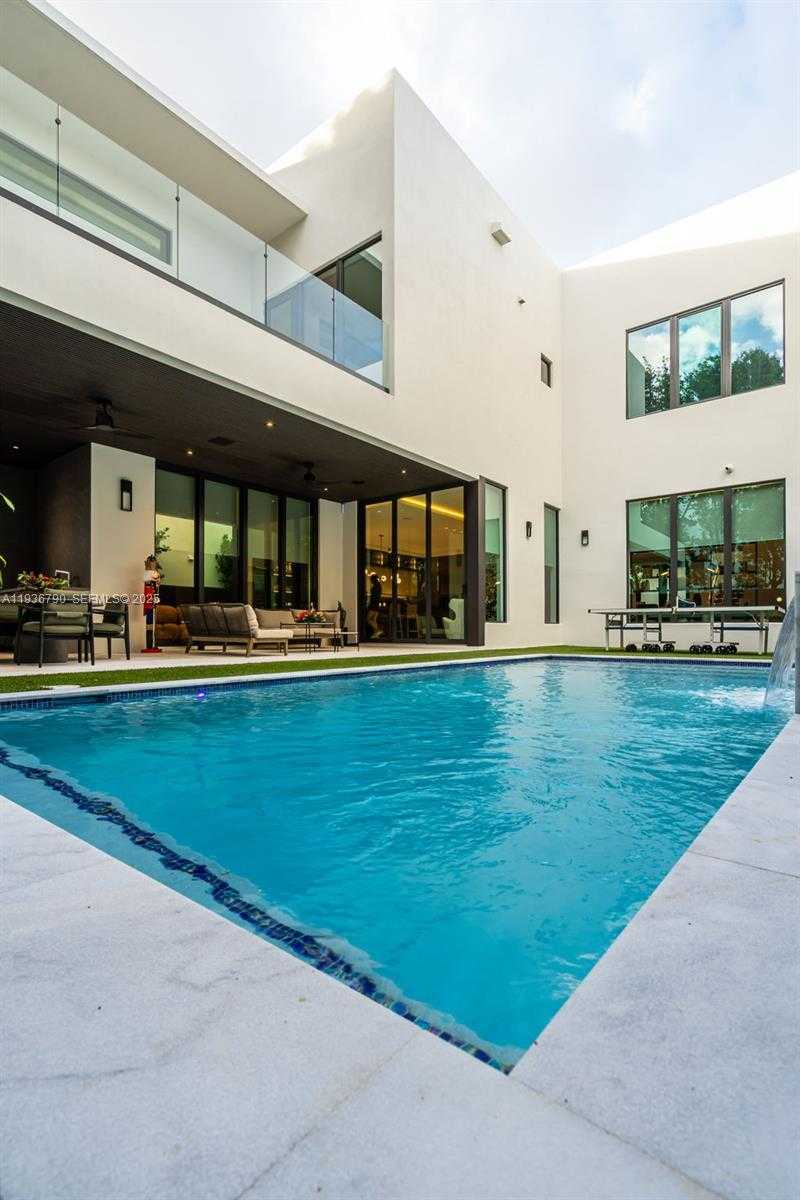 Small Image of 10540 NORTH WEST 67TH TER, Doral Number 56