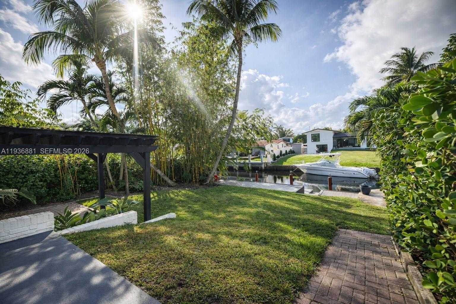 Small Image of 2413 NASSAU LN, Fort Lauderdale Number 16