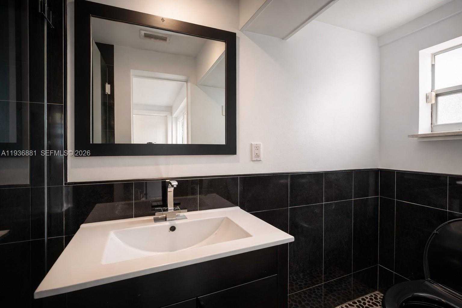 Small Image of 2413 NASSAU LN, Fort Lauderdale Number 9