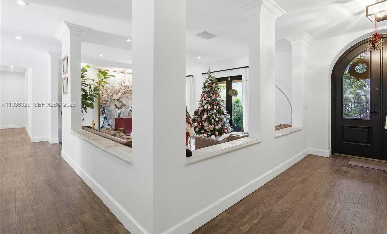 Small Image of 12510 RAMIRO ST, Coral Gables Number 2