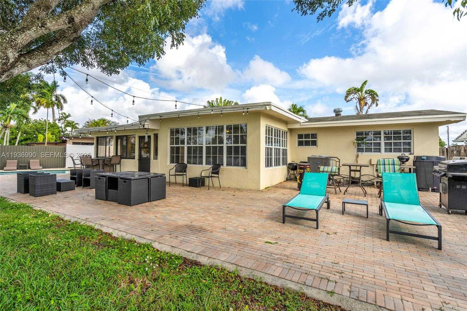 Small Image of 1160 NORTH WEST 86TH TER, Pembroke Pines Number 21