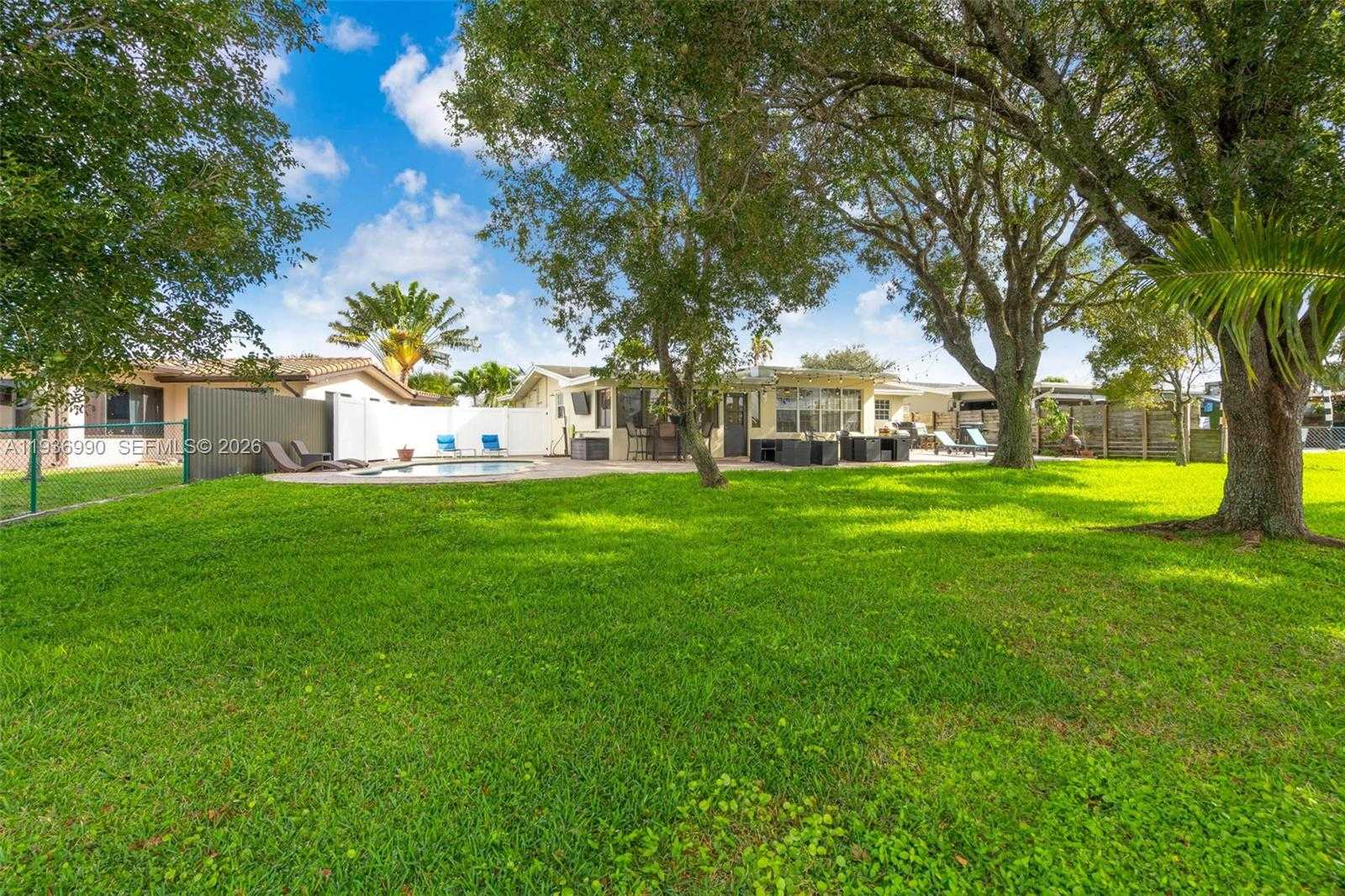 Small Image of 1160 NORTH WEST 86TH TER, Pembroke Pines Number 26