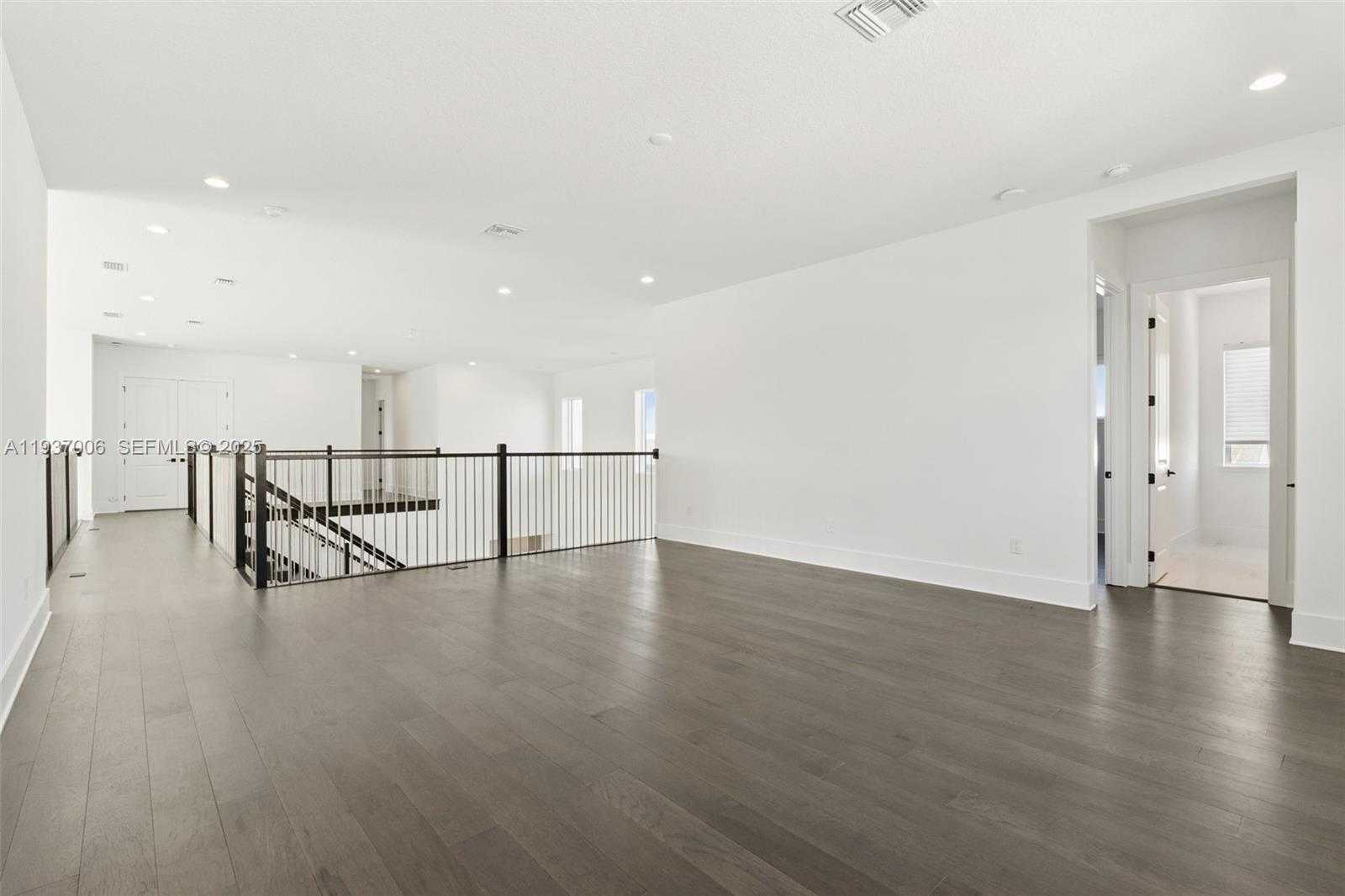 Small Image of 9720 LAUREL BERRY DRIVE, Orlando Number 22