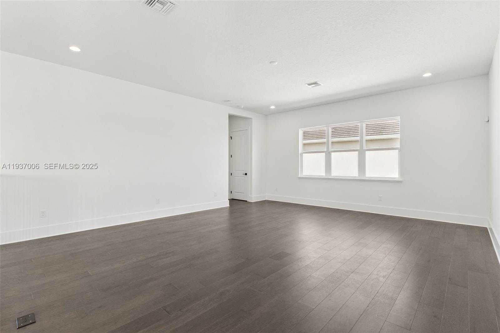 Small Image of 9720 LAUREL BERRY DRIVE, Orlando Number 23