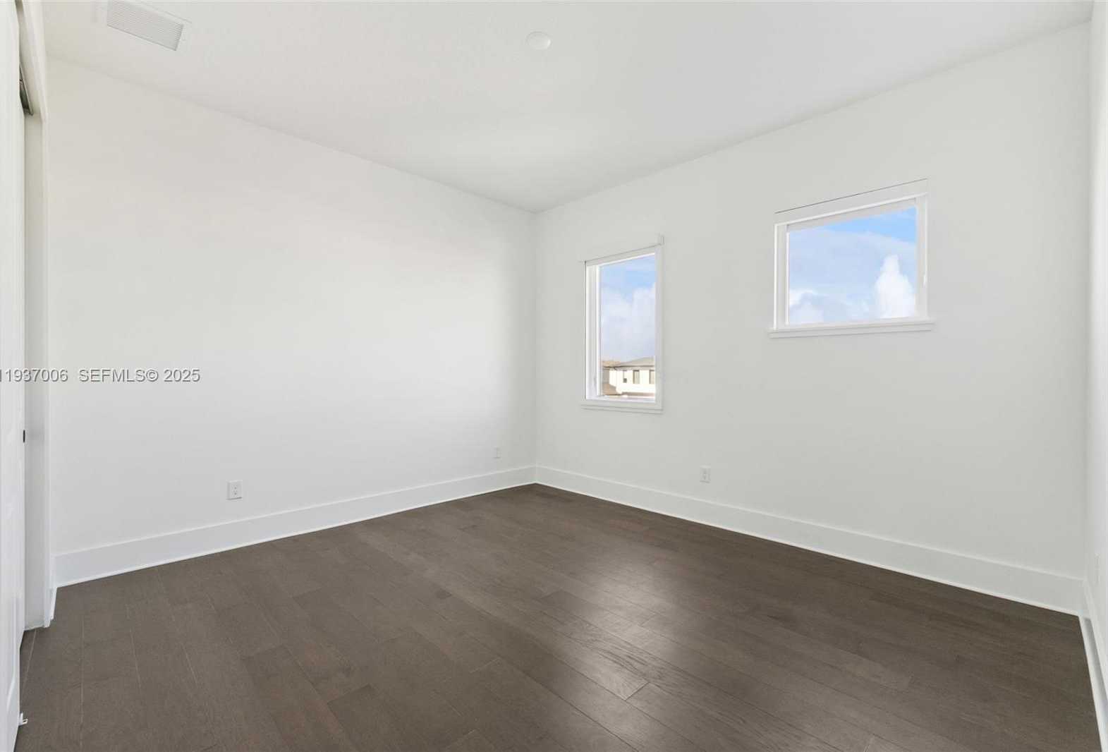 Small Image of 9720 LAUREL BERRY DRIVE, Orlando Number 24