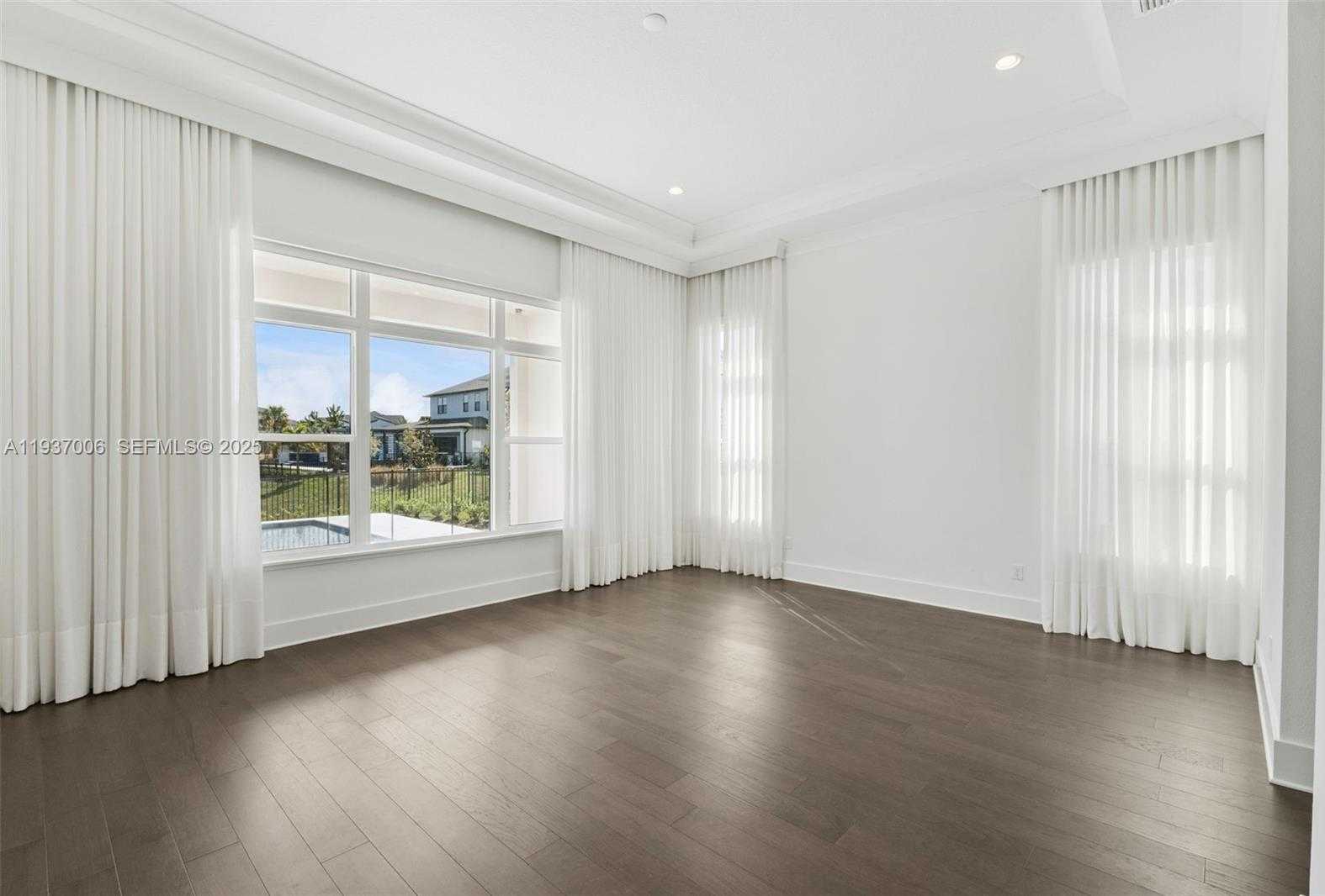 Small Image of 9720 LAUREL BERRY DRIVE, Orlando Number 27