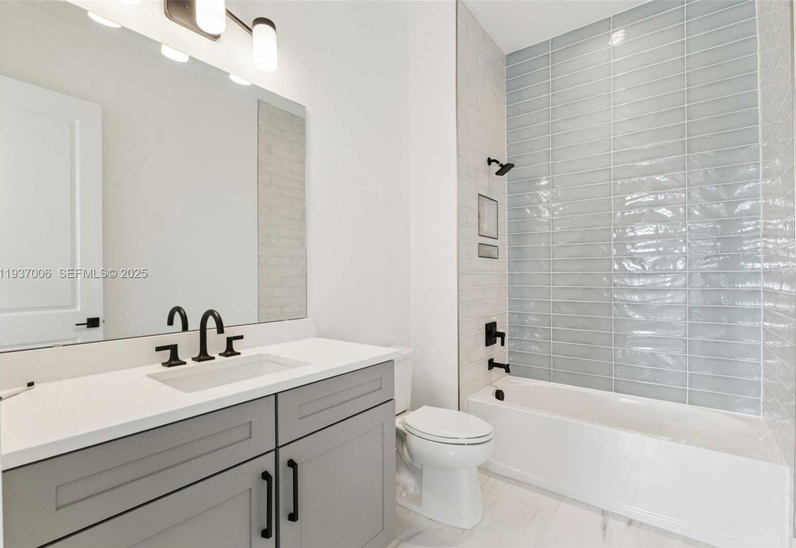 Small Image of 9720 LAUREL BERRY DRIVE, Orlando Number 31