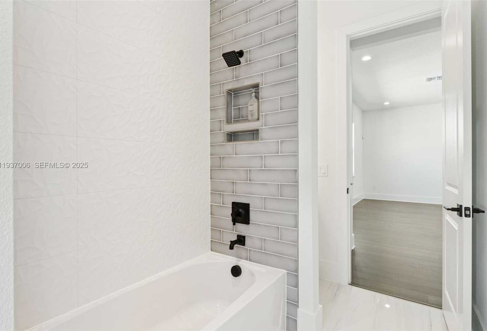 Small Image of 9720 LAUREL BERRY DRIVE, Orlando Number 34