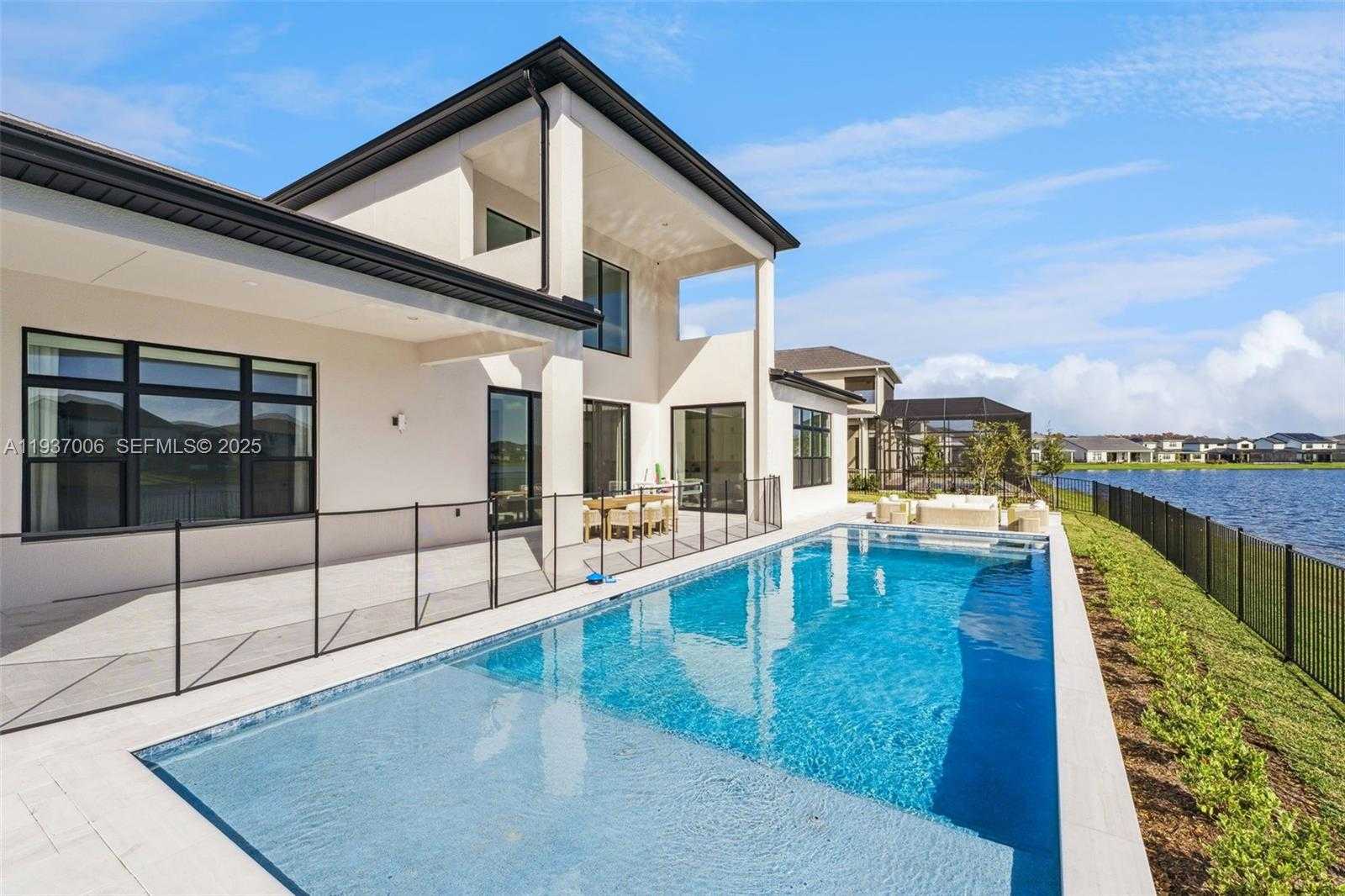 Small Image of 9720 LAUREL BERRY DRIVE, Orlando Number 43