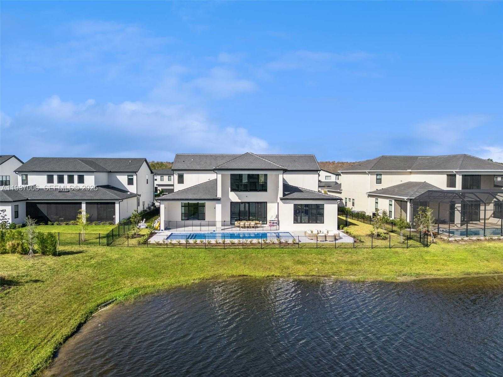 Small Image of 9720 LAUREL BERRY DRIVE, Orlando Number 49