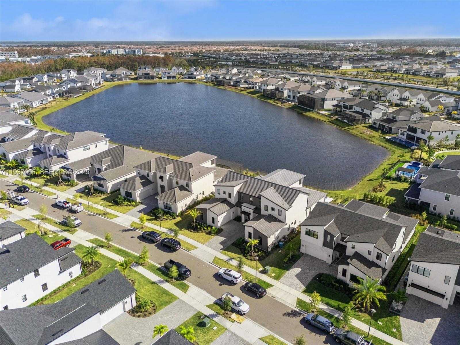 Small Image of 9720 LAUREL BERRY DRIVE, Orlando Number 55