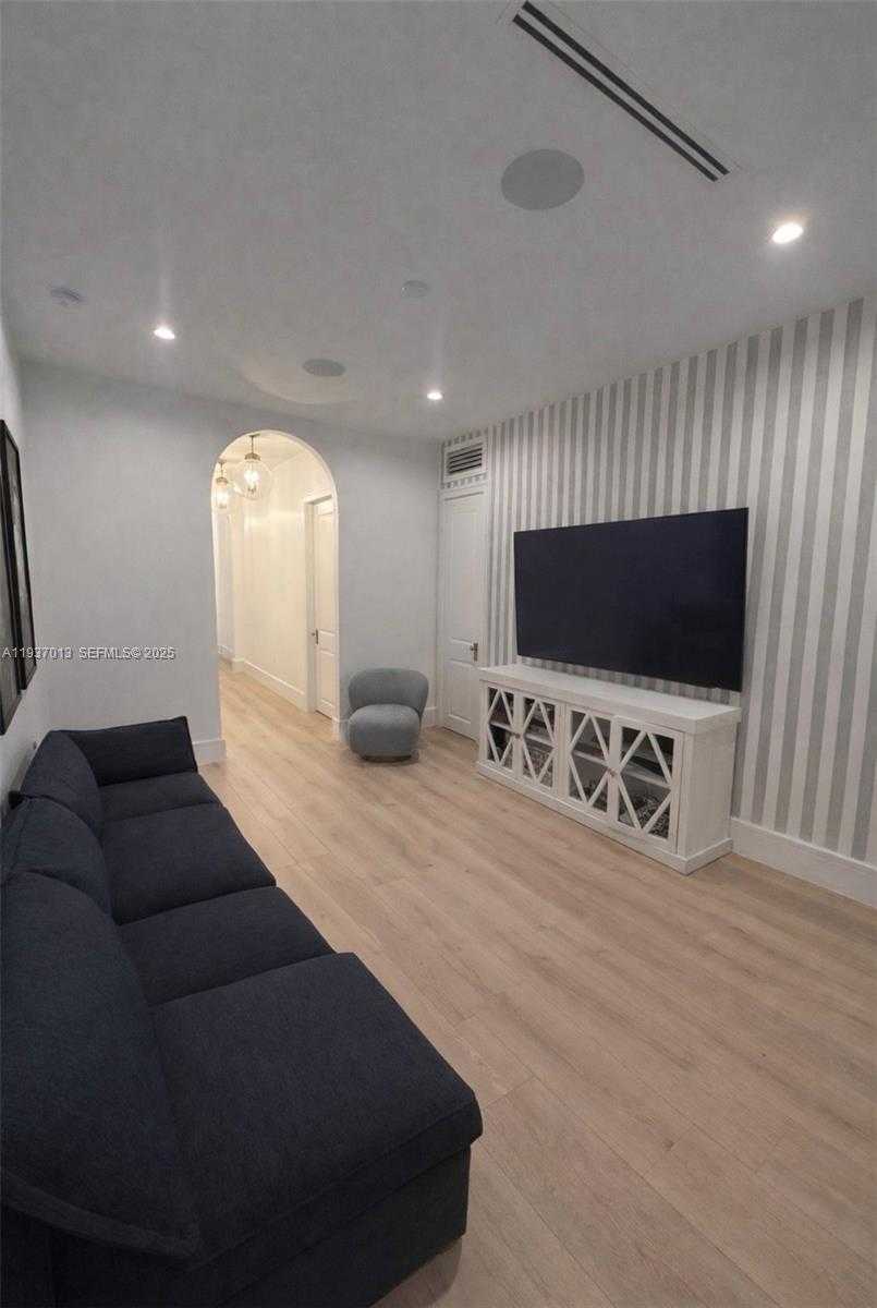 Small Image of 14200 OLD CUTLER RD, Palmetto Bay Number 32