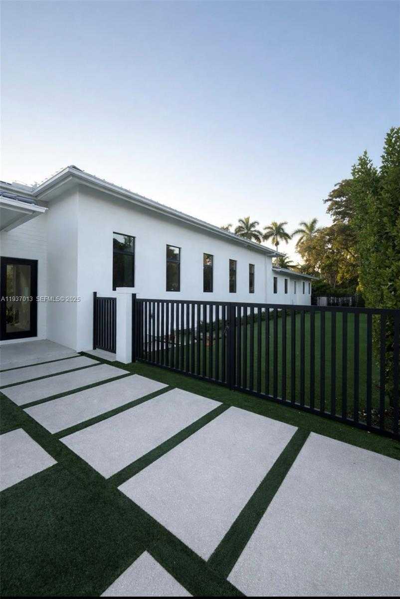 Small Image of 14200 OLD CUTLER RD, Palmetto Bay Number 5