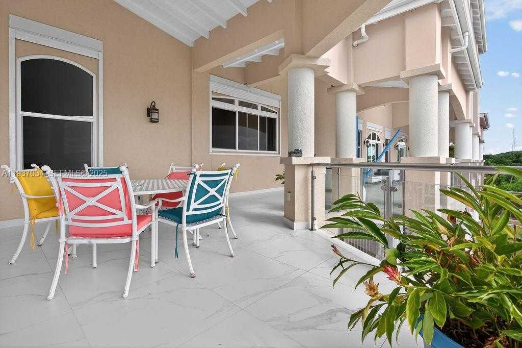 Small Image of PARADISE VIEW VILLA, Out of City Number 14