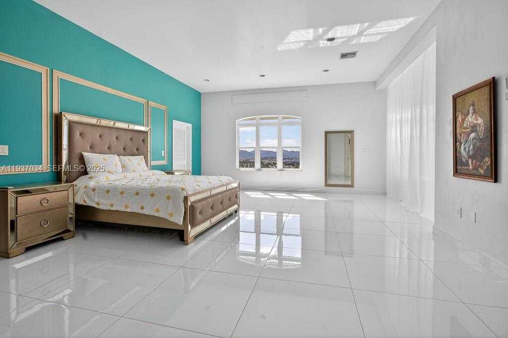 Small Image of PARADISE VIEW VILLA, Out of City Number 18