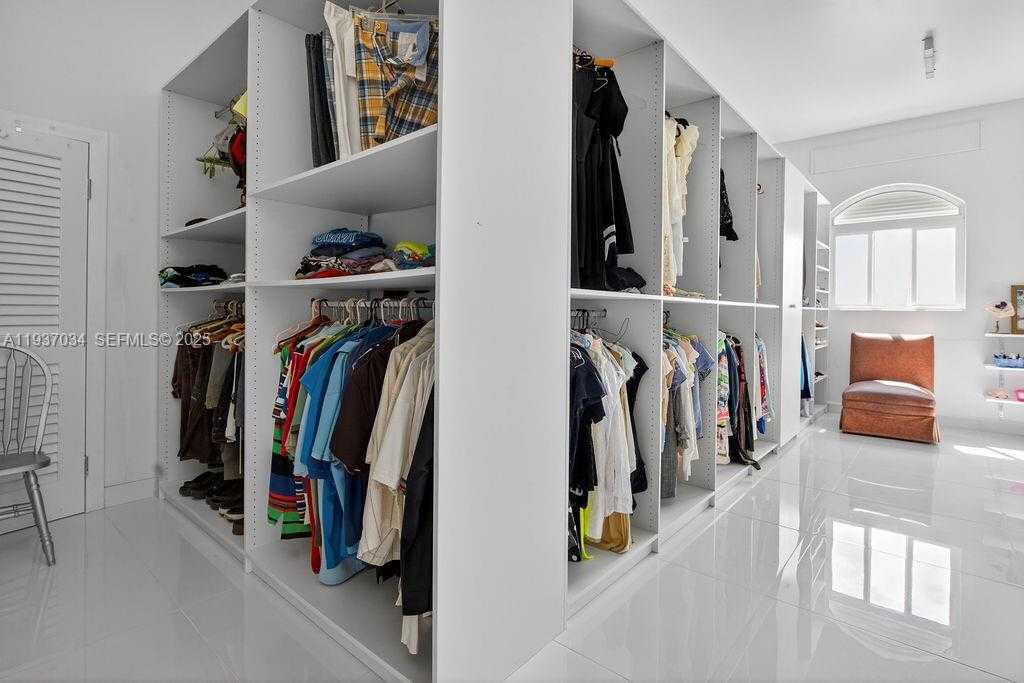 Small Image of PARADISE VIEW VILLA, Out of City Number 19