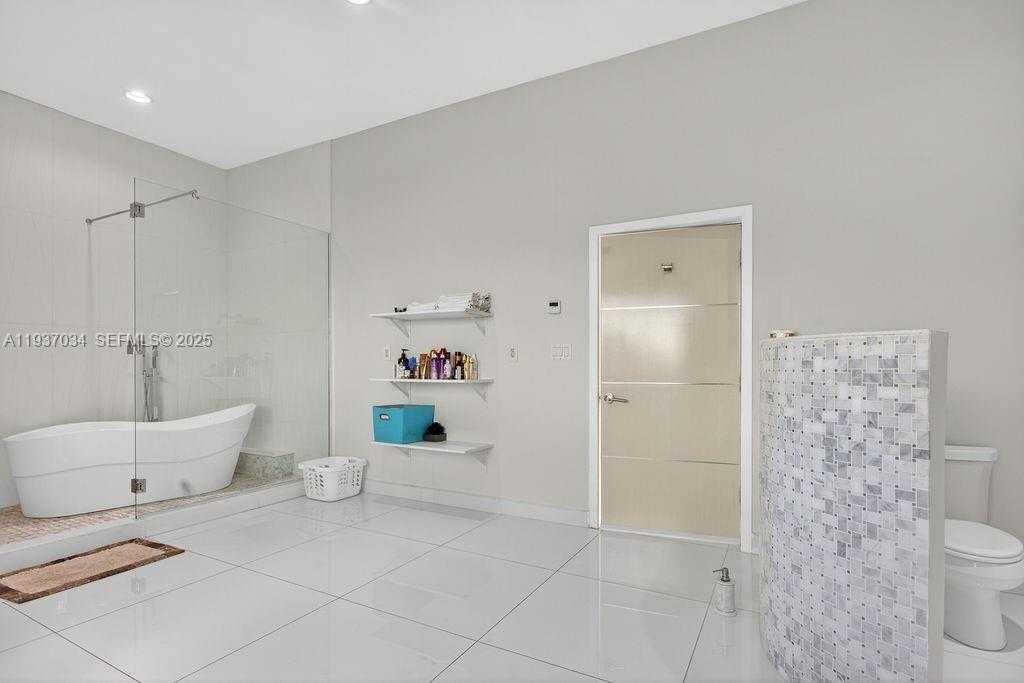 Small Image of PARADISE VIEW VILLA, Out of City Number 21