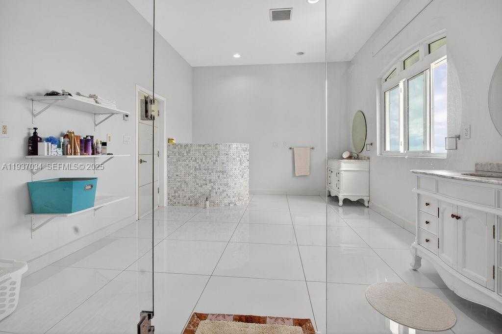 Small Image of PARADISE VIEW VILLA, Out of City Number 23