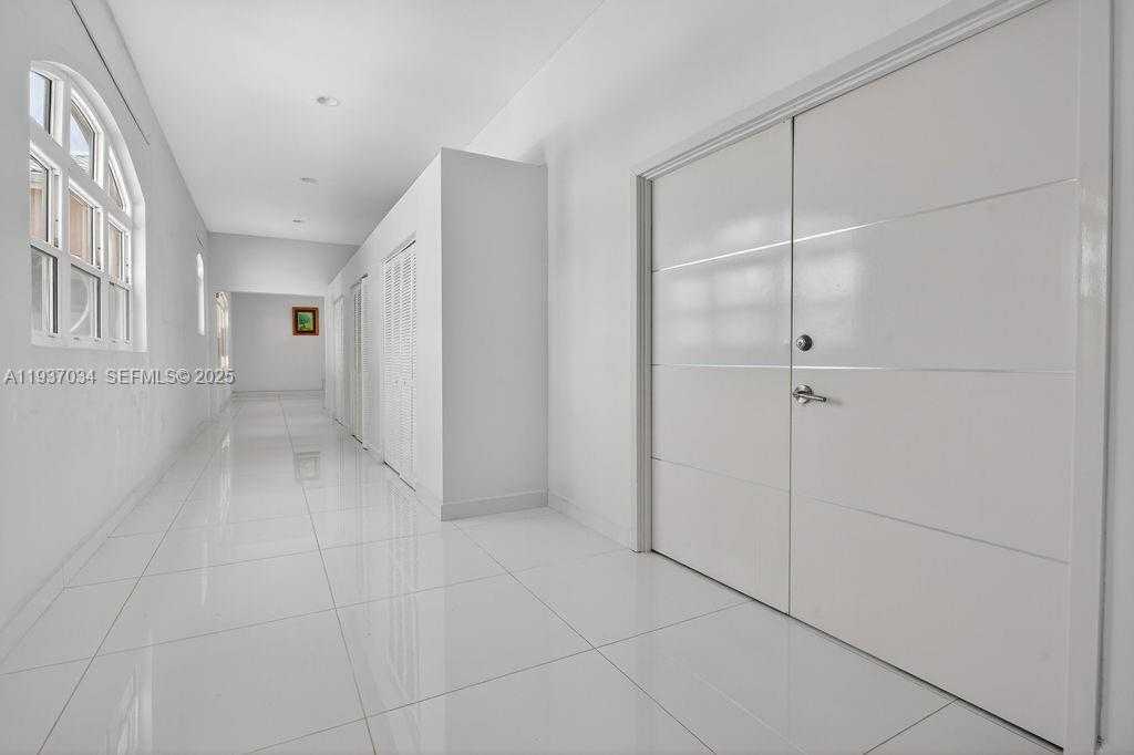 Small Image of PARADISE VIEW VILLA, Out of City Number 24