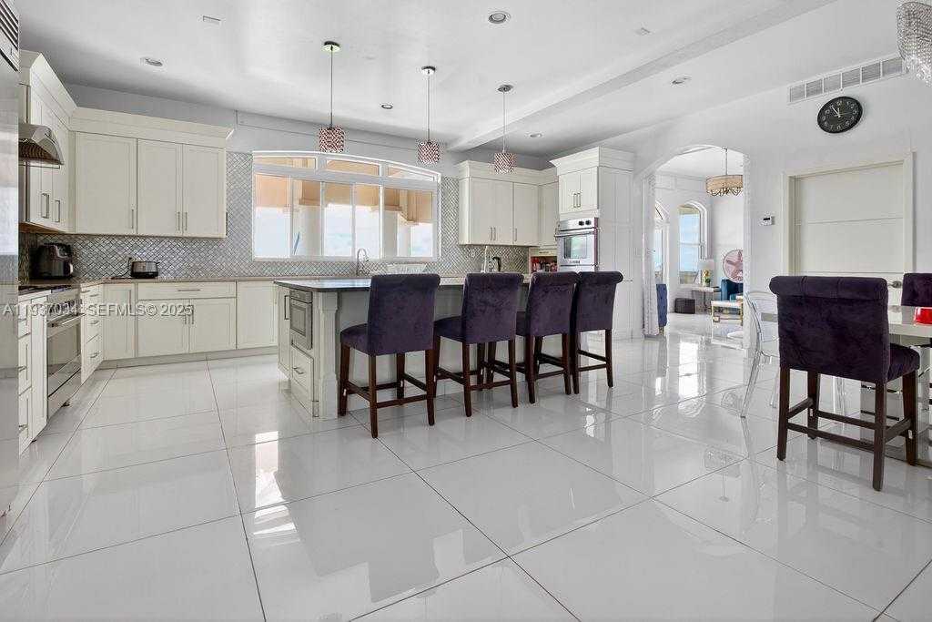 Small Image of PARADISE VIEW VILLA, Out of City Number 28