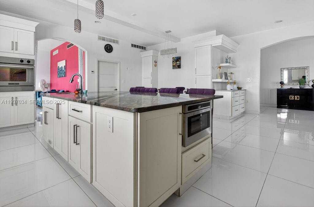 Small Image of PARADISE VIEW VILLA, Out of City Number 29