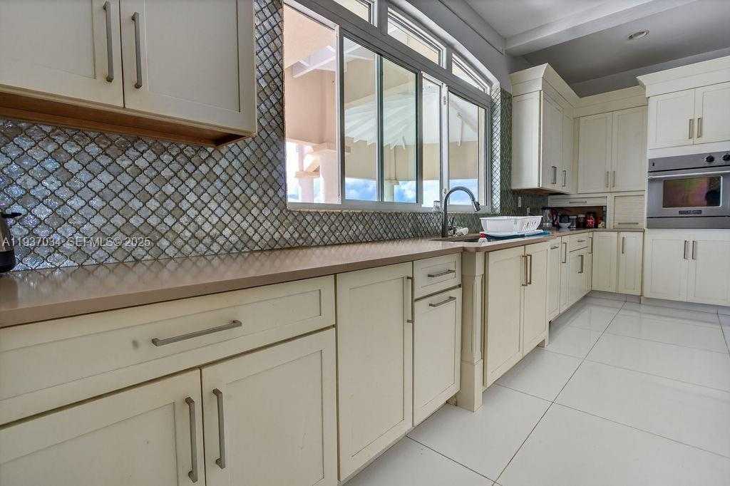 Small Image of PARADISE VIEW VILLA, Out of City Number 30