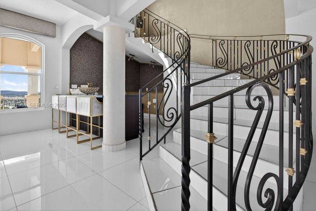 Small Image of PARADISE VIEW VILLA, Out of City Number 37