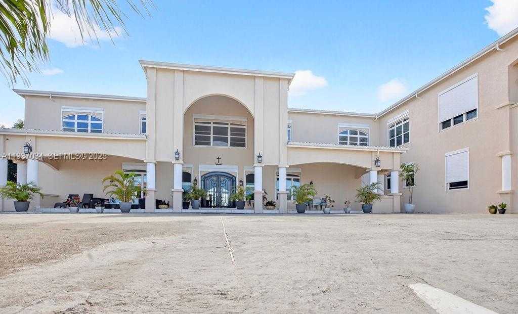 Small Image of PARADISE VIEW VILLA, Out of City Number 5