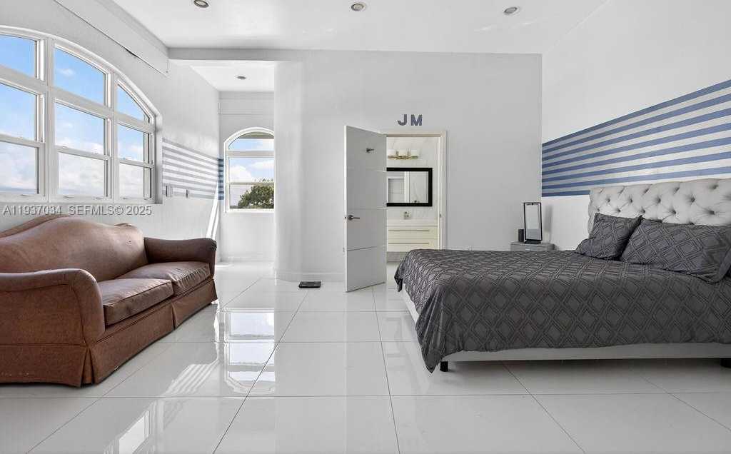 Small Image of PARADISE VIEW VILLA, Out of City Number 64