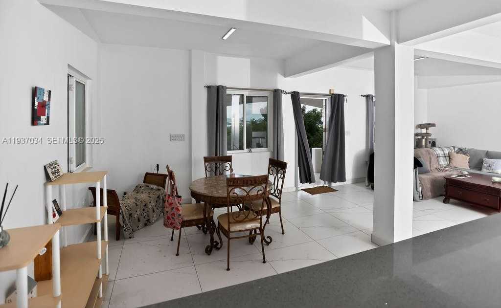 Small Image of PARADISE VIEW VILLA, Out of City Number 72