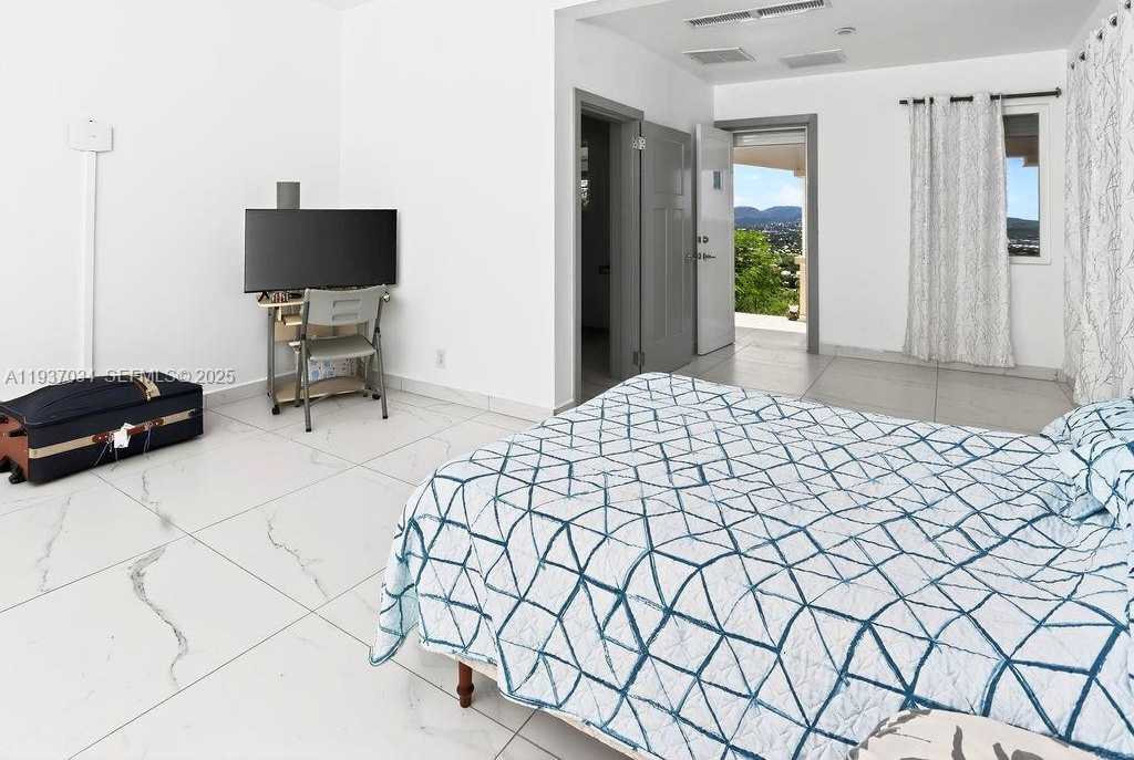 Small Image of PARADISE VIEW VILLA, Out of City Number 77